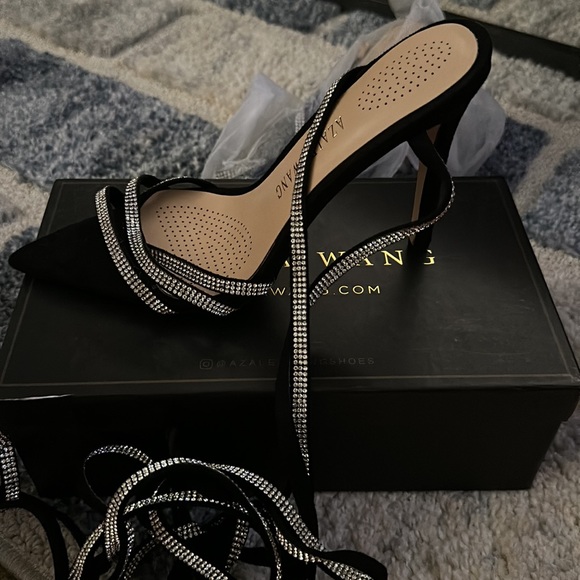 Heels - Picture 4 of 4